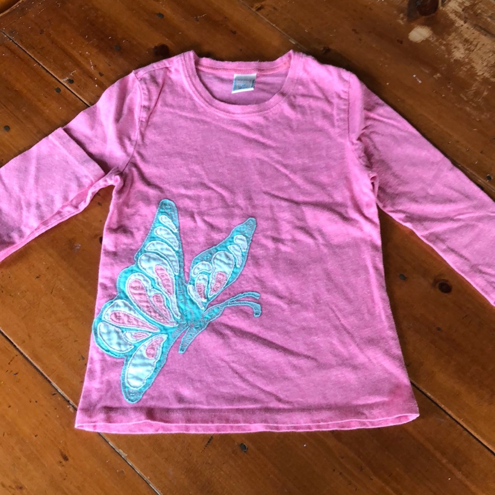 Pink butterfly 🦋 long sleeved T-shirt